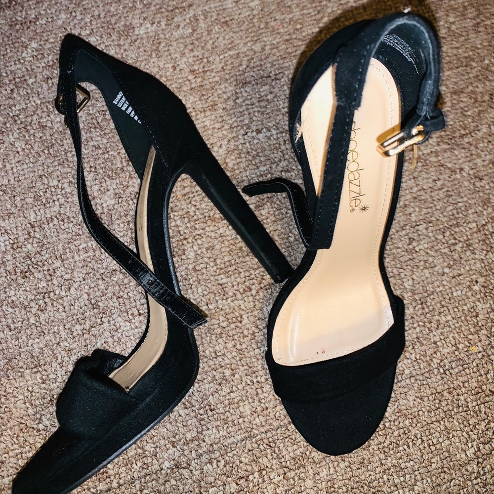 Shoe dazzle brand new